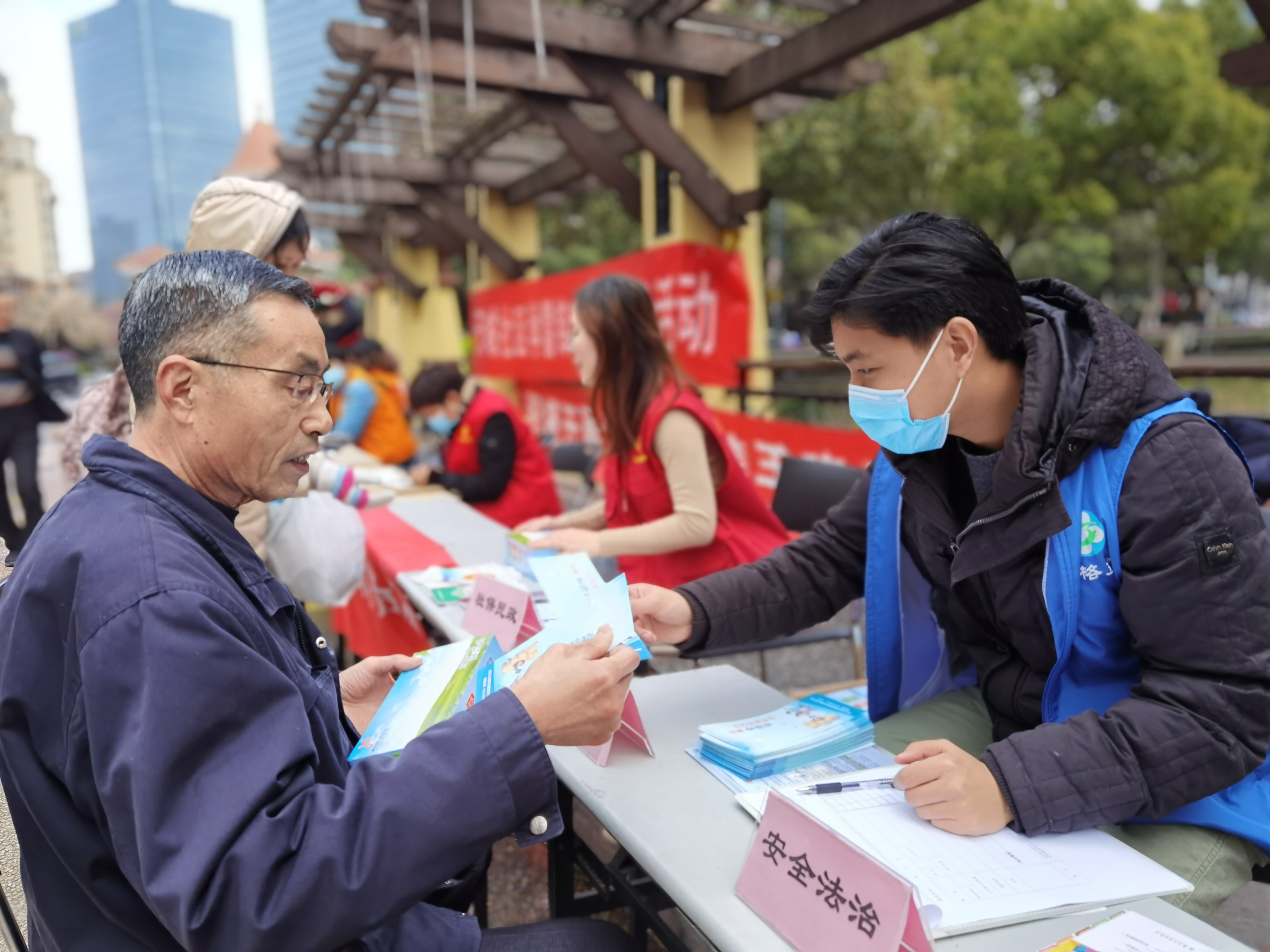 春天里與法治來場“約會”